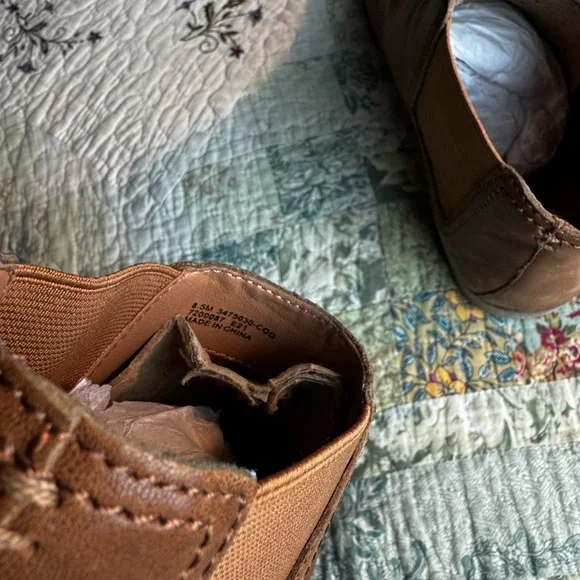 Frye Mallory Chelsea Booties in Cognac 8.5 - Picture 6 of 8